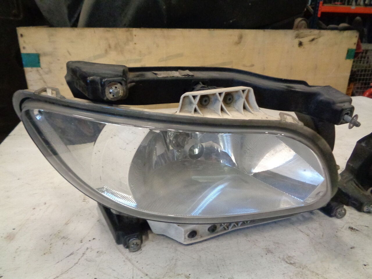 DAF XF 106 truck - Faro delantero para Camión: foto 3 DAF XF 106 truck - Faro delantero para Camión: foto 3