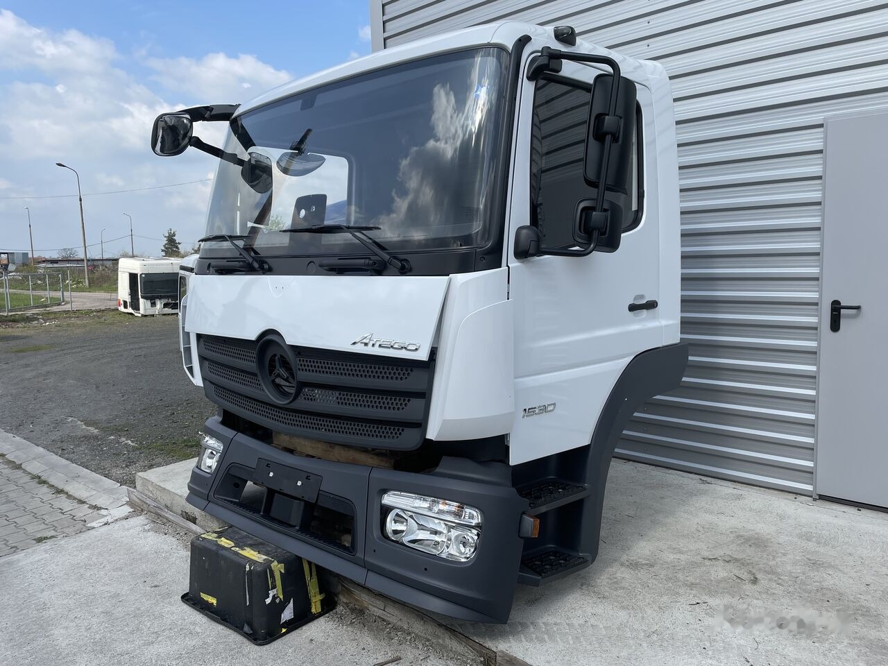 FRONT BUMPER COMPLETE EXTRA COST 800EU Mercedes-Benz ATEGO S-cab ClassicSpace, 2.30 m 2023 Mercedes-Benz ATEGO truck - Cabina para Camión: foto 4 FRONT BUMPER COMPLETE EXTRA COST 800EU Mercedes-Benz ATEGO S-cab ClassicSpace, 2.30 m 2023 Mercedes-Benz ATEGO truck - Cabina para Camión: foto 4