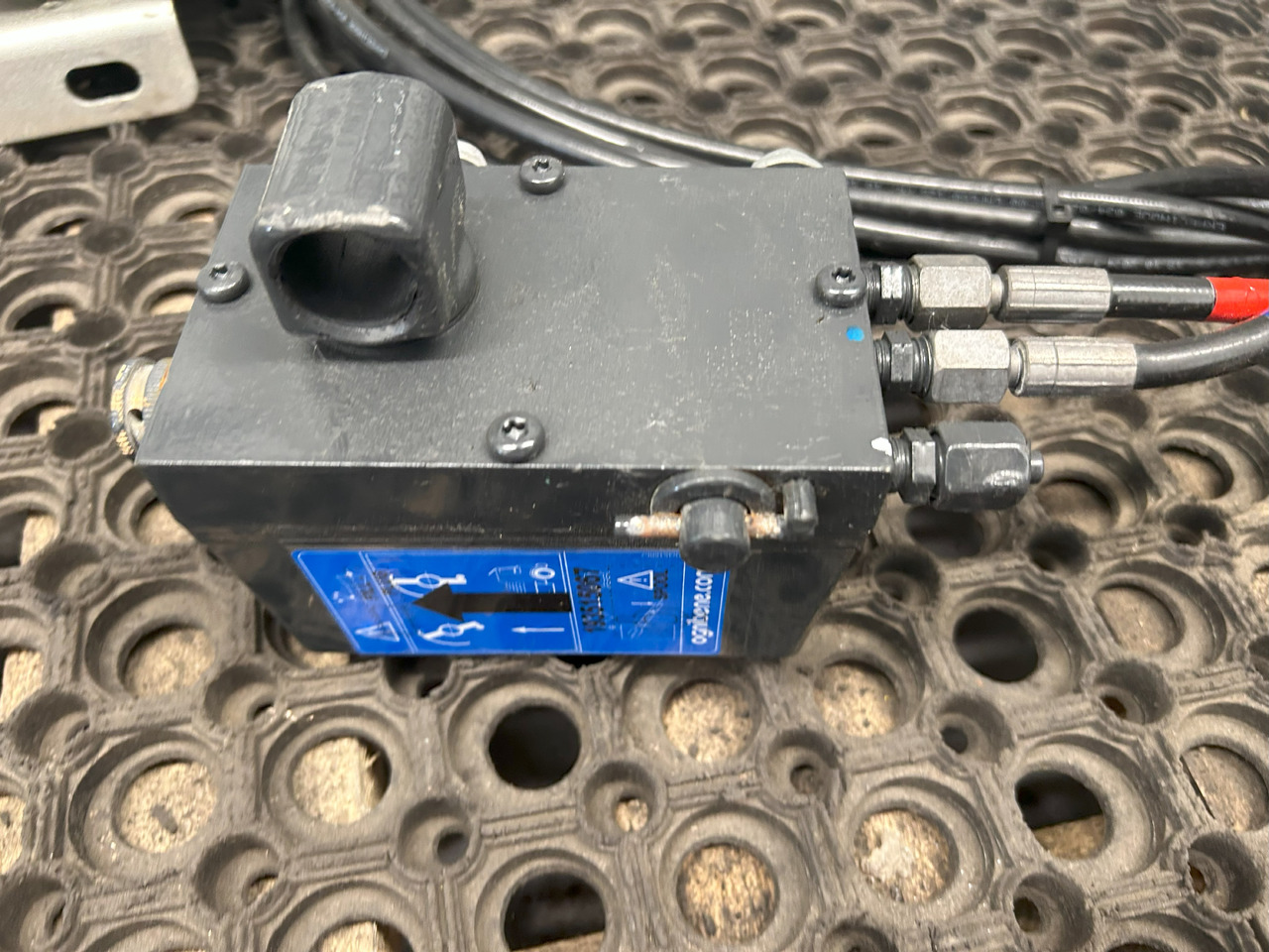 IVECO EUROCARGO 75E MLC CABIN LIFTING KIT - Cilindro hidráulico: foto 3 IVECO EUROCARGO 75E MLC CABIN LIFTING KIT - Cilindro hidráulico: foto 3