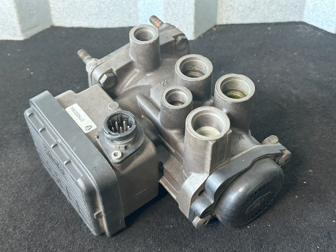 KNORR-BREMSE TRAILER EBS CONTROL VALVE / EUROPE / VOLVO - Válvula de freno: foto 4 KNORR-BREMSE TRAILER EBS CONTROL VALVE / EUROPE / VOLVO - Válvula de freno: foto 4