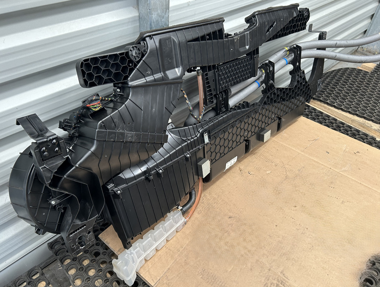 MERCEDES ACTROS MP4 PARKING AIR CONDITIONING - Pieza de aire acondicionado: foto 2 MERCEDES ACTROS MP4 PARKING AIR CONDITIONING - Pieza de aire acondicionado: foto 2