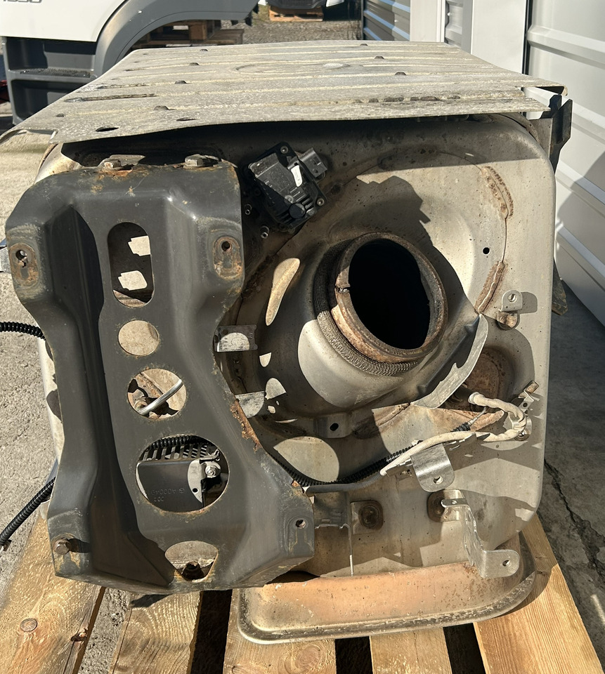 MERCEDES-BENZ ACTROS MP4 DPF CATALYTIC CONVERTER A0084901912 A0094905612 - Convertidor catalítico para Camión: foto 4 MERCEDES-BENZ ACTROS MP4 DPF CATALYTIC CONVERTER A0084901912 A0094905612 - Convertidor catalítico para Camión: foto 4