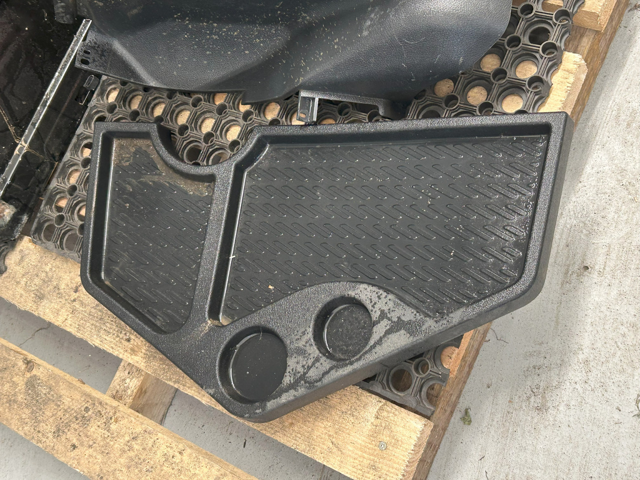 MERCEDES-BENZ KOMPLETNA PRZEKŁADKA WNĘTRZA - DESKA KONSOLA DO ANGLIKA MERCEDES AROCS MP4 - Cabina: foto 3 MERCEDES-BENZ KOMPLETNA PRZEKŁADKA WNĘTRZA - DESKA KONSOLA DO ANGLIKA MERCEDES AROCS MP4 - Cabina: foto 3