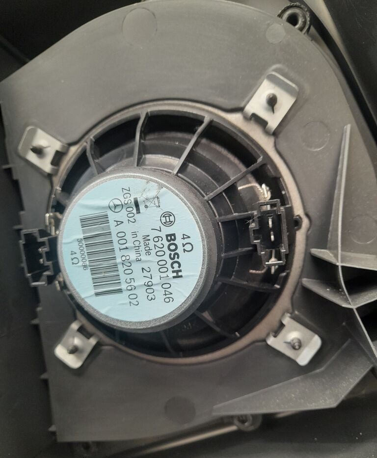 TAPICERKA PANEL DRZWI R Mercedes-Benz ATEGO A9407201870 - Puerta y piezas para Camión: foto 4 TAPICERKA PANEL DRZWI R Mercedes-Benz ATEGO A9407201870 - Puerta y piezas para Camión: foto 4