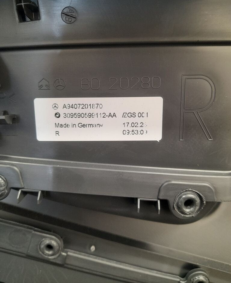 TAPICERKA PANEL DRZWI R Mercedes-Benz ATEGO A9407201870 - Puerta y piezas para Camión: foto 5 TAPICERKA PANEL DRZWI R Mercedes-Benz ATEGO A9407201870 - Puerta y piezas para Camión: foto 5