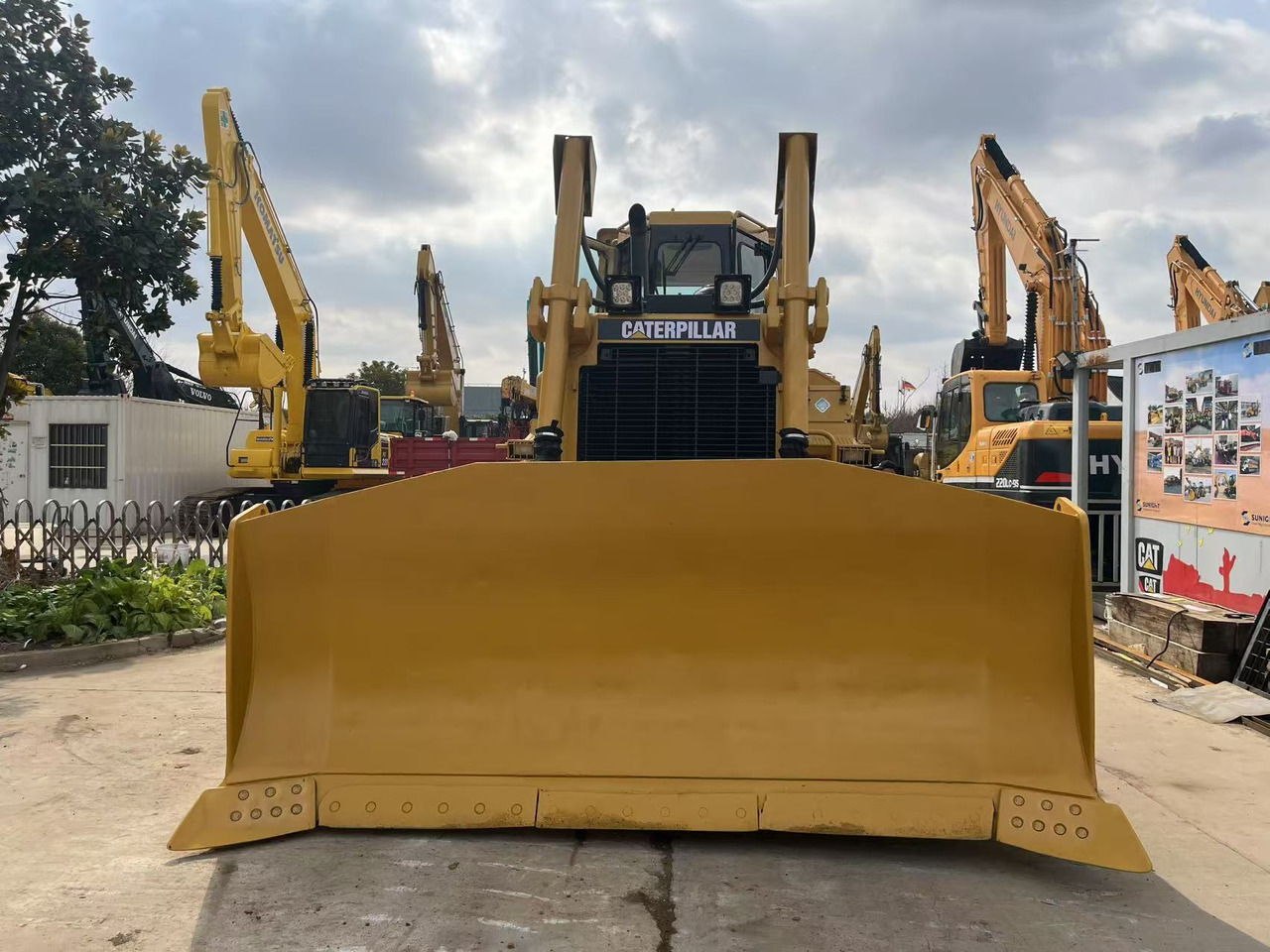 CATERPILLAR High-Power Caterpillar D8R Bulldozer Specs: 365 HP Engine, 7.6 m³ Blade, 48,200 kg Weight for Heavy-Duty Mining & Construction - Bulldozer: foto 4 CATERPILLAR High-Power Caterpillar D8R Bulldozer Specs: 365 HP Engine, 7.6 m³ Blade, 48,200 kg Weight for Heavy-Duty Mining & Construction - Bulldozer: foto 4