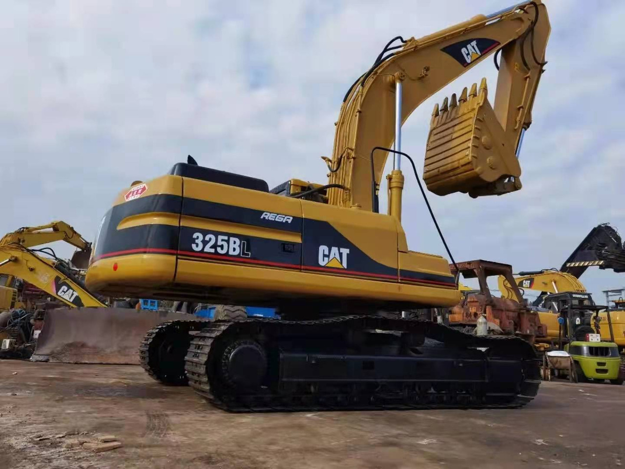 Caterpillar Excavator Secondhand Condition CAT 325BL, 330BL, 320BL - Excavadora de cadenas: foto 3 Caterpillar Excavator Secondhand Condition CAT 325BL, 330BL, 320BL - Excavadora de cadenas: foto 3