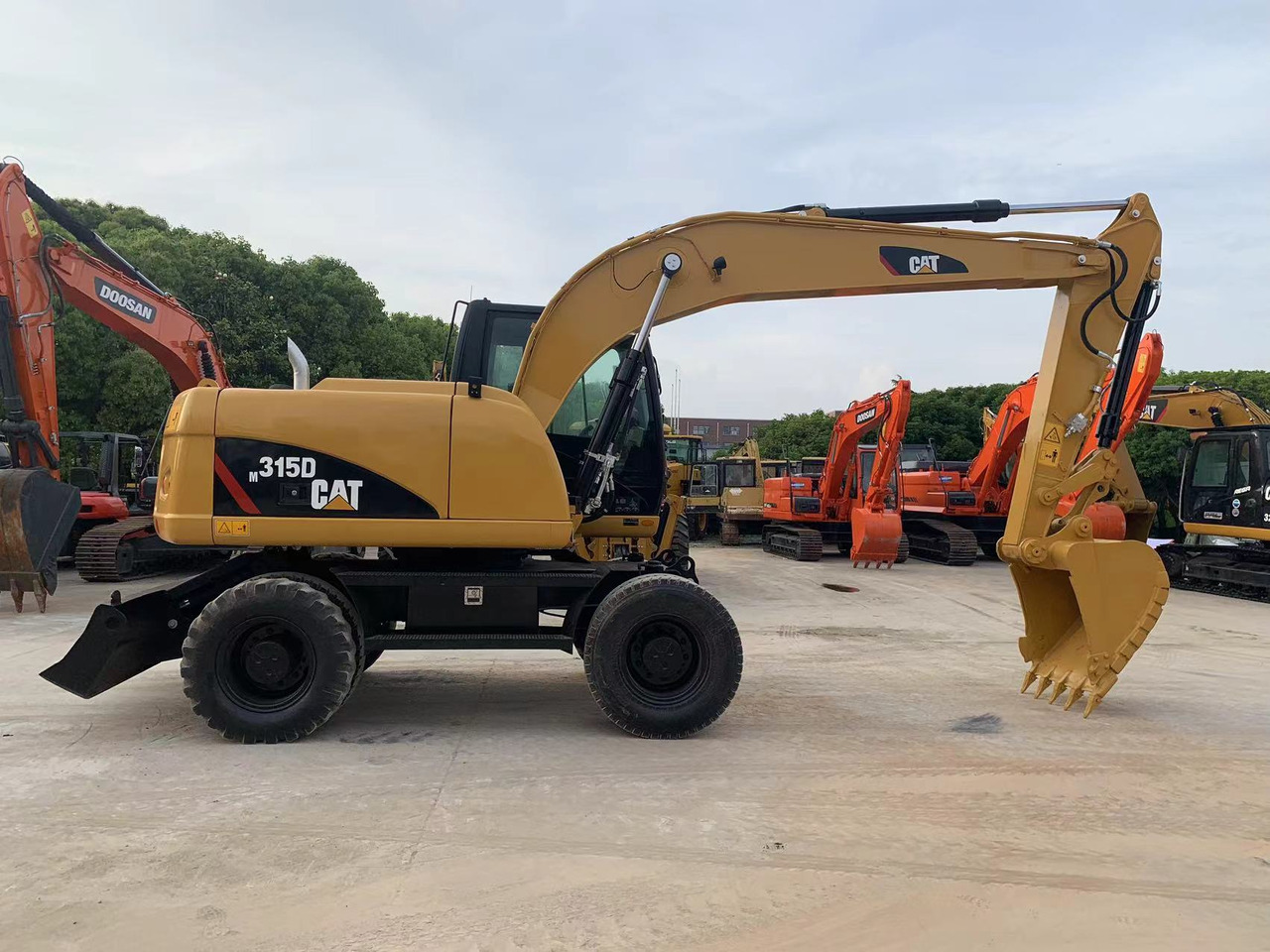 Caterpillar M315D Wheel Excavator Moving by Tires - Excavadora de ruedas: foto 1 Caterpillar M315D Wheel Excavator Moving by Tires - Excavadora de ruedas: foto 1