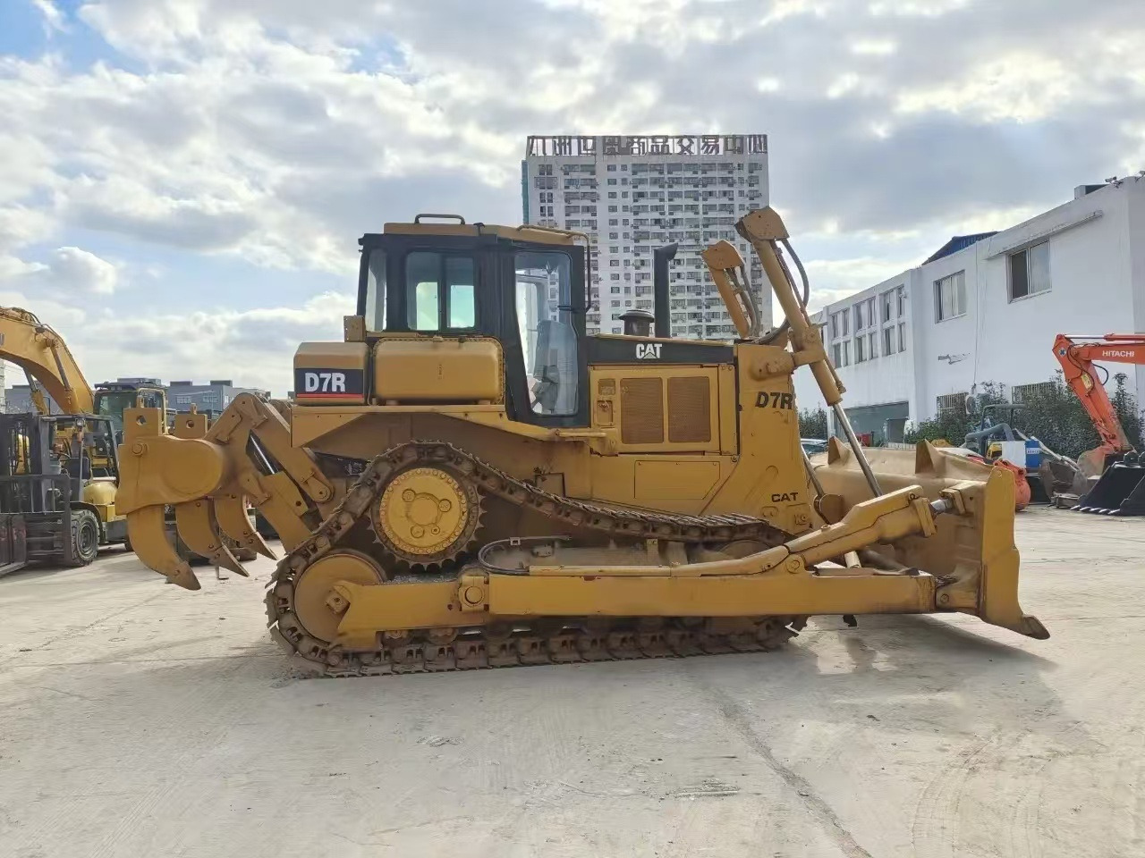 Caterpillar Secondhand Bulldozer CAT D7R Japan Origin Tracked Tractor - Bulldozer: foto 2 Caterpillar Secondhand Bulldozer CAT D7R Japan Origin Tracked Tractor - Bulldozer: foto 2