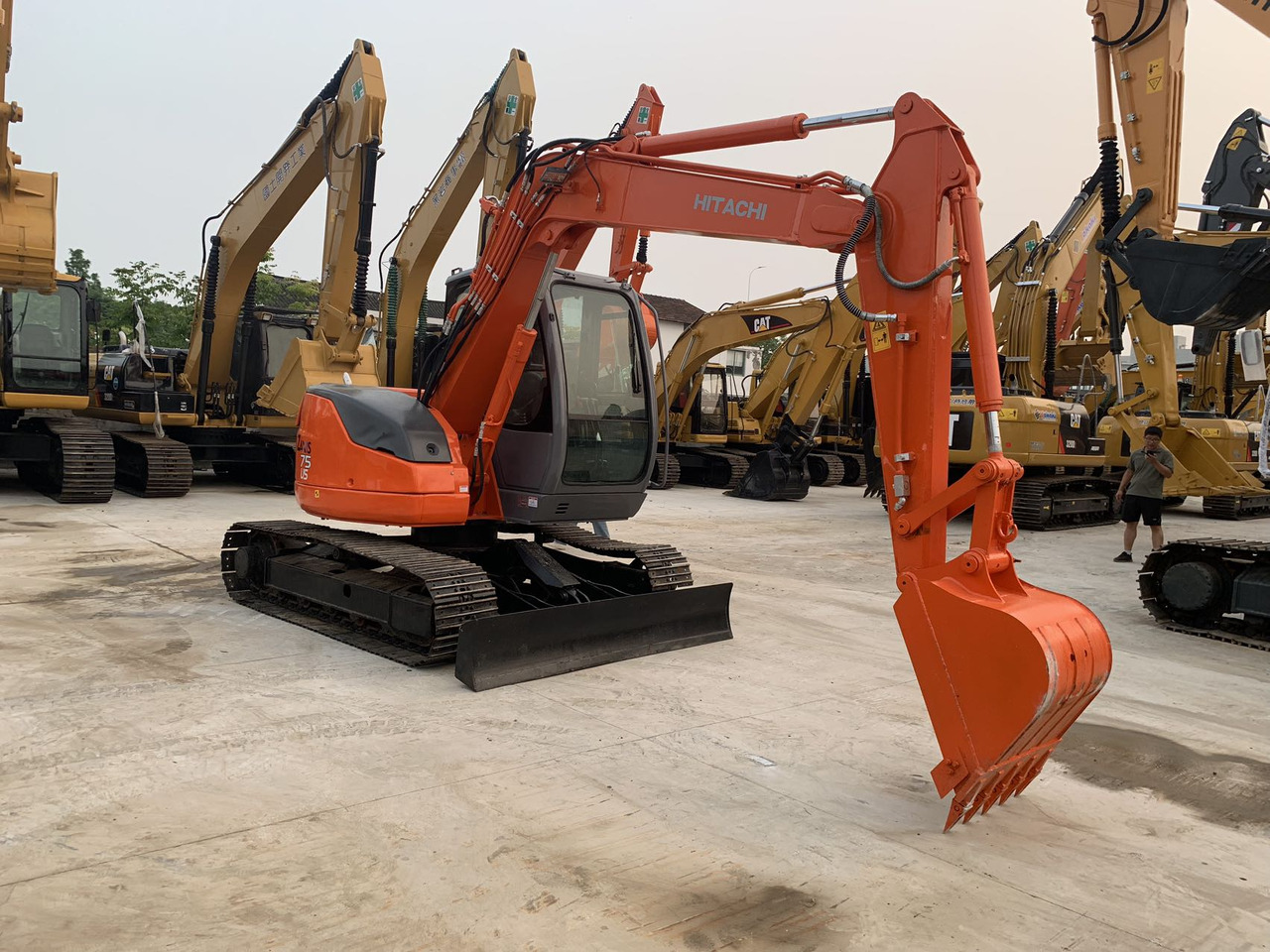 Hitachi Tracked Excavator ZX75 with Blade Dozer - Excavadora de cadenas: foto 5 Hitachi Tracked Excavator ZX75 with Blade Dozer - Excavadora de cadenas: foto 5