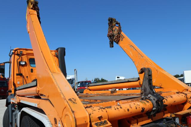 Mercedes-Benz Arocs 3353K ABSETZER - Camión portacontenedor de cadenas: foto 5 Mercedes-Benz Arocs 3353K ABSETZER - Camión portacontenedor de cadenas: foto 5