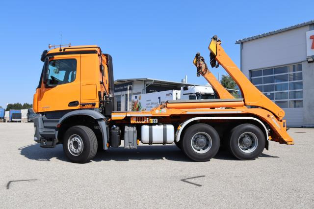 Mercedes-Benz Arocs 3353K ABSETZER - Camión portacontenedor de cadenas: foto 4 Mercedes-Benz Arocs 3353K ABSETZER - Camión portacontenedor de cadenas: foto 4