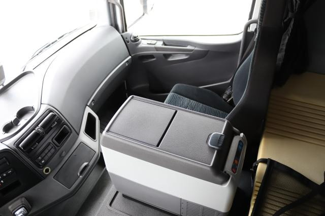 Camión caja cerrada Mercedes-Benz Atego 1224 L: foto 9