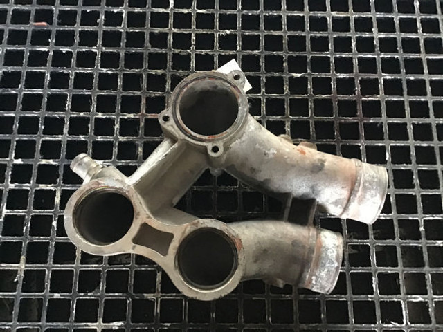 Liebherr Coolant pipe bend - Pieza de aire acondicionado: foto 5 Liebherr Coolant pipe bend - Pieza de aire acondicionado: foto 5