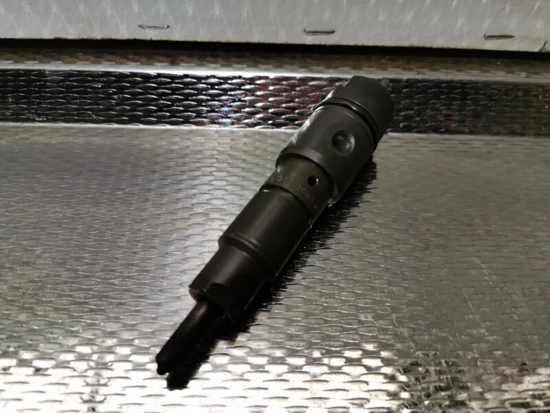 Liebherr Injection Nozzle 1645 - Motor y piezas: foto 3 Liebherr Injection Nozzle 1645 - Motor y piezas: foto 3