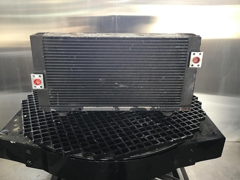 Liebherr Oilcooler - Enfriador de aceite: foto 1 Liebherr Oilcooler - Enfriador de aceite: foto 1