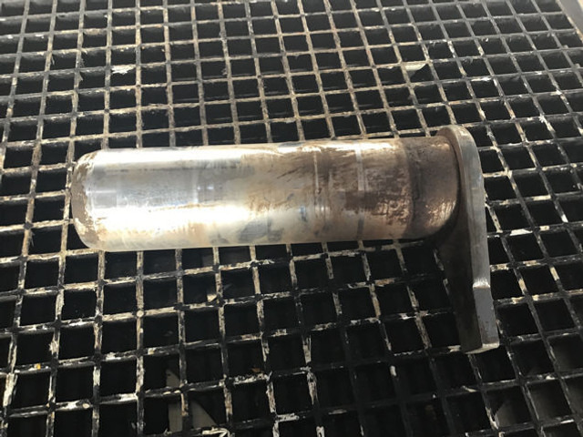 Liebherr Pin 100x380x330 - Motor y piezas: foto 1 Liebherr Pin 100x380x330 - Motor y piezas: foto 1