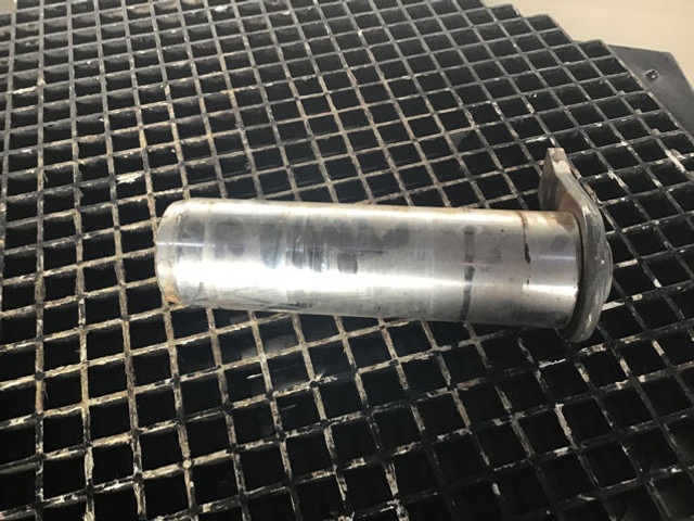 Liebherr Pin 100x380x330 - Motor y piezas: foto 4 Liebherr Pin 100x380x330 - Motor y piezas: foto 4