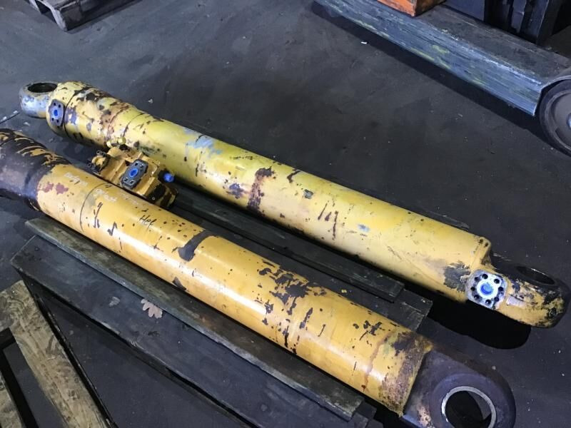 Liebherr R922 Li / R944 / R942 LI / R944B - Cilindro hidráulico: foto 1 Liebherr R922 Li / R944 / R942 LI / R944B - Cilindro hidráulico: foto 1