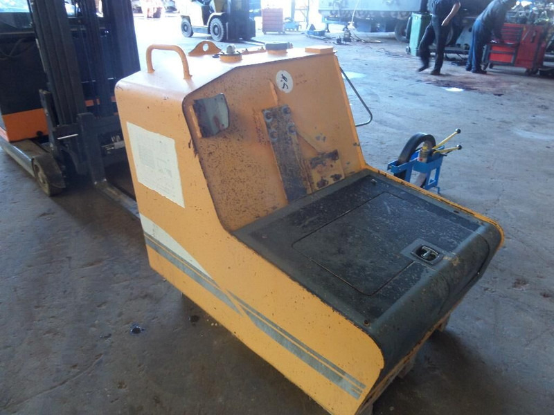 Liebherr R934C / A934C Li / R934 IND - Depósito de combustible: foto 1 Liebherr R934C / A934C Li / R934 IND - Depósito de combustible: foto 1