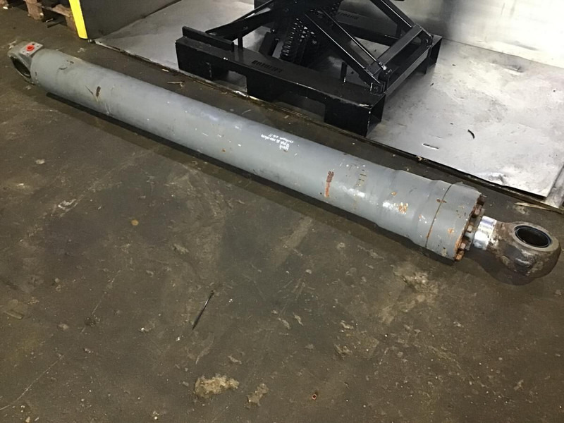 Liebherr R946 LC / R950LC / R946 - Cilindro hidráulico: foto 1 Liebherr R946 LC / R950LC / R946 - Cilindro hidráulico: foto 1