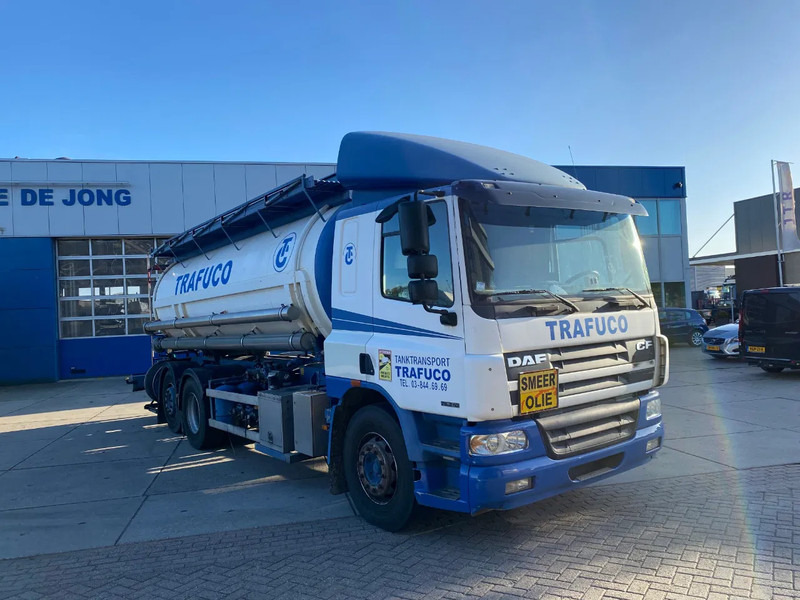 DAF CF 75.310 / Manual / 16000 LT / 5 Compartments / ADR / Euro 3 - Camión cisterna: foto 3 DAF CF 75.310 / Manual / 16000 LT / 5 Compartments / ADR / Euro 3 - Camión cisterna: foto 3