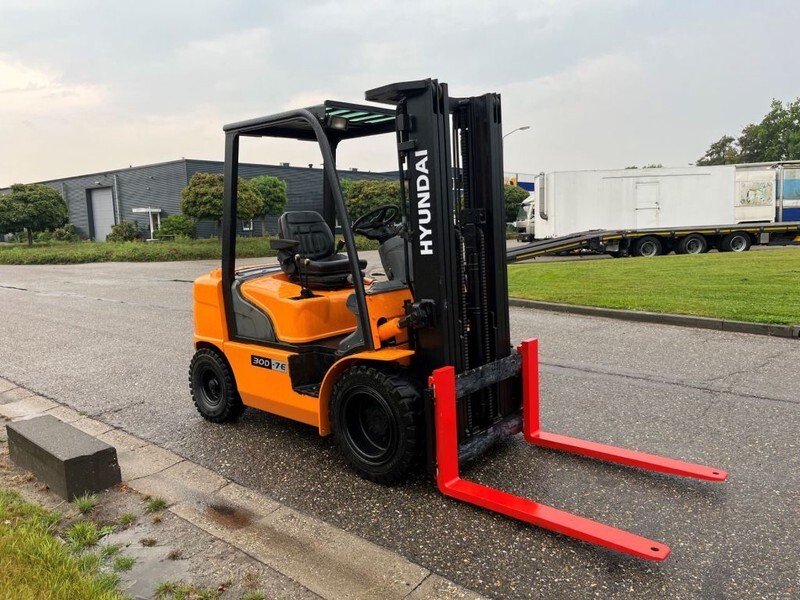 Hyundai 30D-7E - Carretilla elevadora diésel: foto 3 Hyundai 30D-7E - Carretilla elevadora diésel: foto 3