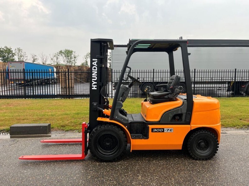 Hyundai 30D-7E - Carretilla elevadora diésel: foto 2 Hyundai 30D-7E - Carretilla elevadora diésel: foto 2