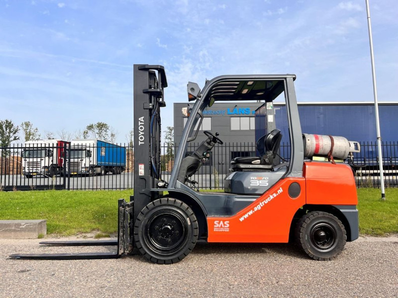 Toyota 02- 8FGJF35 - Carretilla elevadora de gas: foto 2 Toyota 02- 8FGJF35 - Carretilla elevadora de gas: foto 2