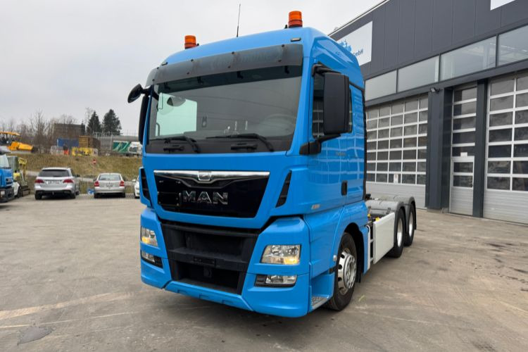Volvo FH-420 4x2 Retarder MAN TGX 33.520 6x4 - Cabeza tractora: foto 1 Volvo FH-420 4x2 Retarder MAN TGX 33.520 6x4 - Cabeza tractora: foto 1
