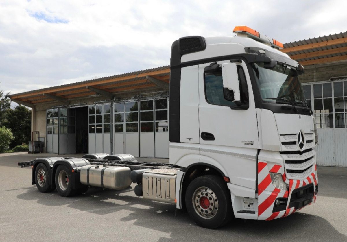 MERCEDES Actros 2548 6x2 - Camión chasis: foto 3 MERCEDES Actros 2548 6x2 - Camión chasis: foto 3