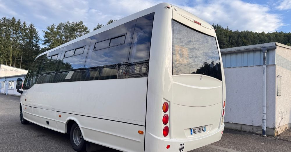 Iveco Wing /34 miejsca /mały przebieg /Cena:109000 zł netto - Minibús, Furgoneta de pasajeros: foto 3 Iveco Wing /34 miejsca /mały przebieg /Cena:109000 zł netto - Minibús, Furgoneta de pasajeros: foto 3