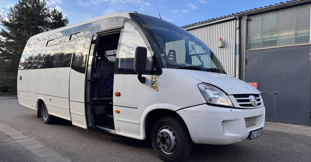 Iveco Wing /34 miejsca /mały przebieg /Cena:109000 zł netto - Minibús, Furgoneta de pasajeros: foto 1 Iveco Wing /34 miejsca /mały przebieg /Cena:109000 zł netto - Minibús, Furgoneta de pasajeros: foto 1