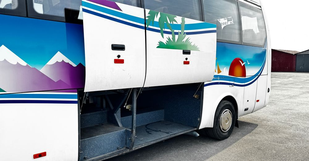 Temsa Opalin 9 / silnik MAN / KLIMA !!! / 39 miejsc / mały przebieg !!! / Cena 114000 zł netto - Autobús suburbano: foto 5 Temsa Opalin 9 / silnik MAN / KLIMA !!! / 39 miejsc / mały przebieg !!! / Cena 114000 zł netto - Autobús suburbano: foto 5