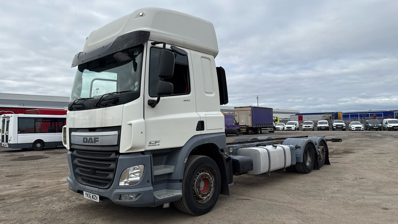 DAF CF 440 - Camión chasis: foto 2 DAF CF 440 - Camión chasis: foto 2