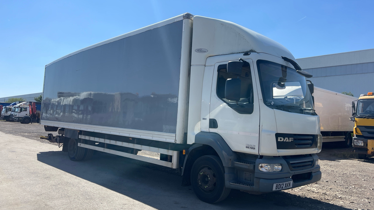 DAF LF 55.180 - Camión caja cerrada: foto 1 DAF LF 55.180 - Camión caja cerrada: foto 1