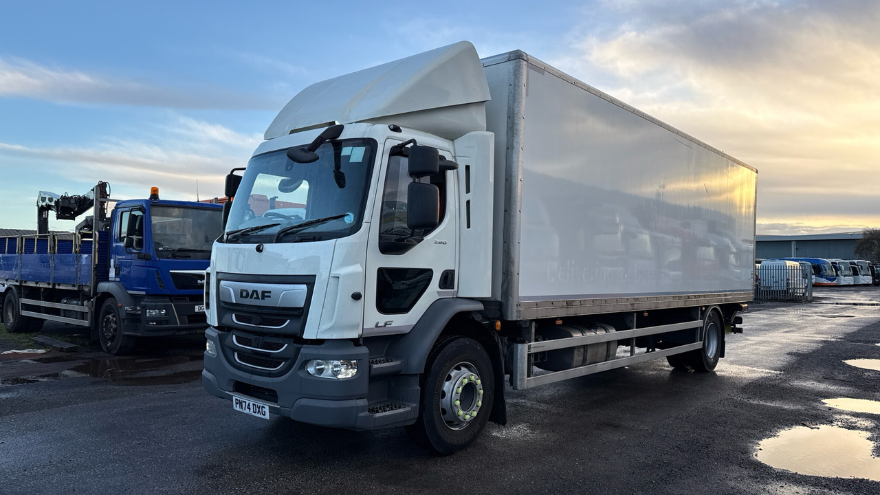 Daf LF 260 - Camión caja cerrada: foto 2 Daf LF 260 - Camión caja cerrada: foto 2