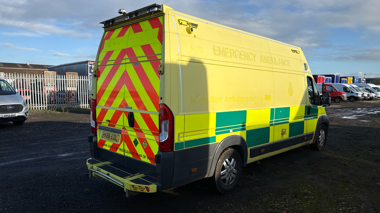 FIAT DUCATO 42 2.3 MULTIJET II - Ambulancia: foto 4 FIAT DUCATO 42 2.3 MULTIJET II - Ambulancia: foto 4