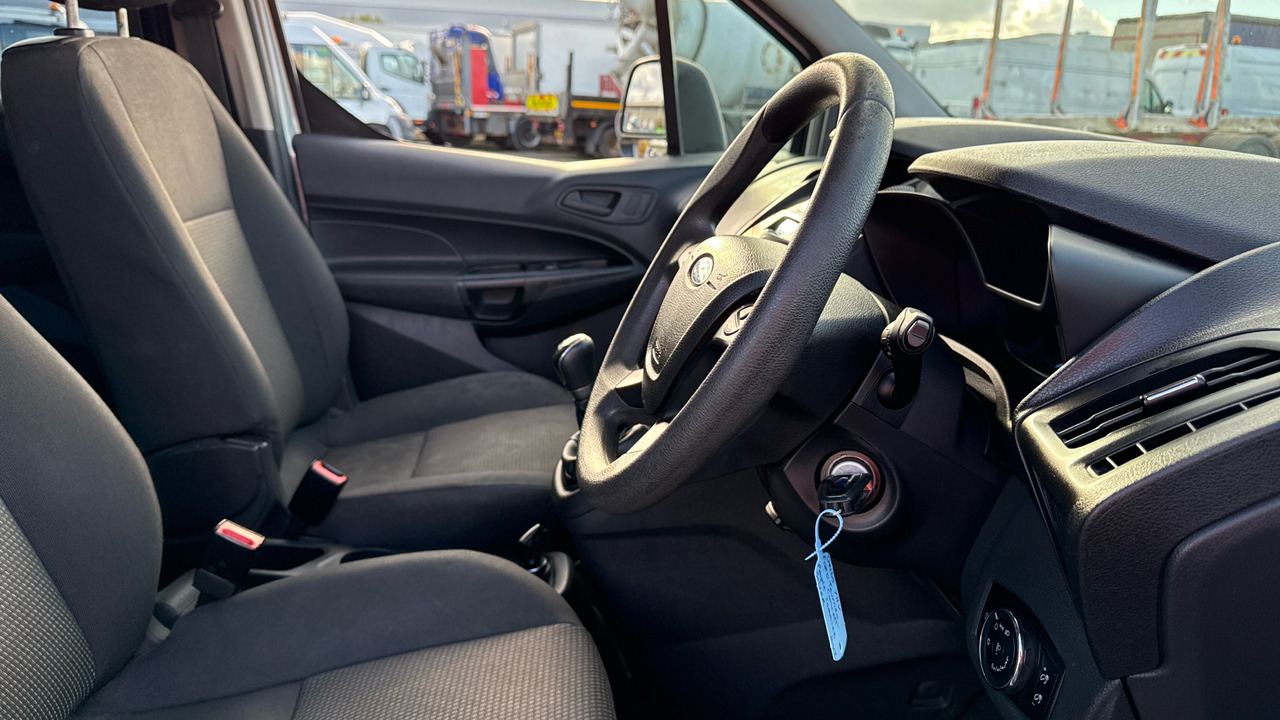 FORD GRAND TOURNEO CONNECT 1.5 TDCI - Coche: foto 5 FORD GRAND TOURNEO CONNECT 1.5 TDCI - Coche: foto 5