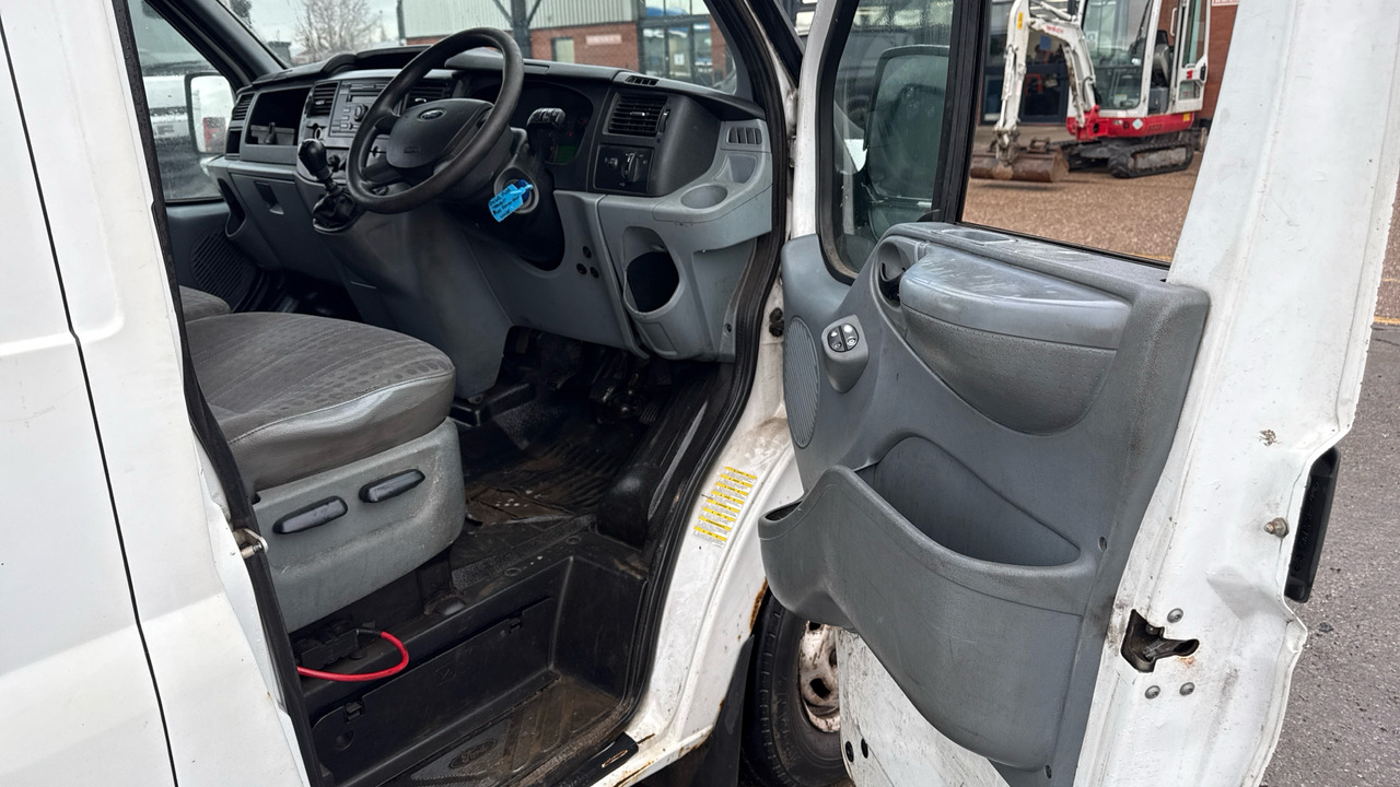 FORD TRANSIT 125 T350 - Furgón: foto 5 FORD TRANSIT 125 T350 - Furgón: foto 5