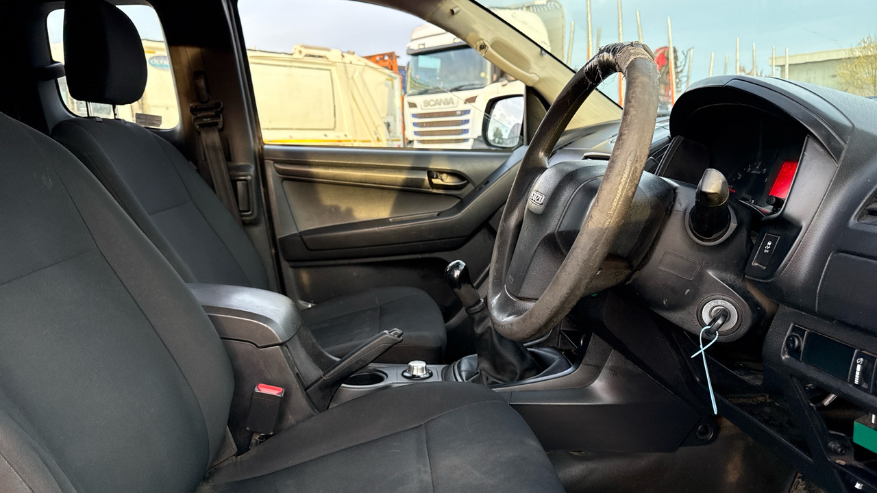 ISUZU D-MAX 2.5TD TURBO - Pick-up, Furgoneta combi: foto 5 ISUZU D-MAX 2.5TD TURBO - Pick-up, Furgoneta combi: foto 5