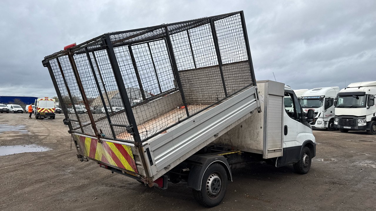 IVECO DAILY 35-120 2.3 4100 WB - Furgoneta basculante: foto 4 IVECO DAILY 35-120 2.3 4100 WB - Furgoneta basculante: foto 4