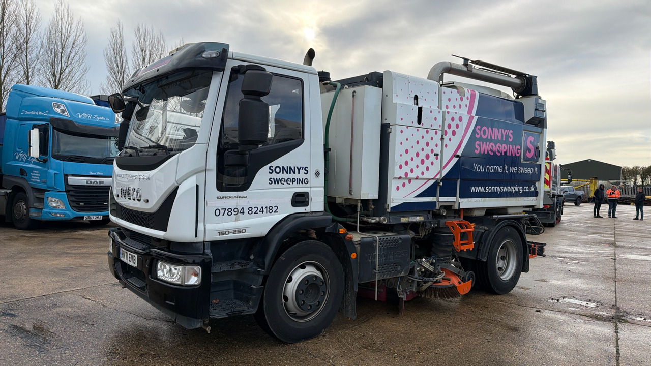 IVECO EUROCARGO 150-250 - Barredora vial: foto 2 IVECO EUROCARGO 150-250 - Barredora vial: foto 2