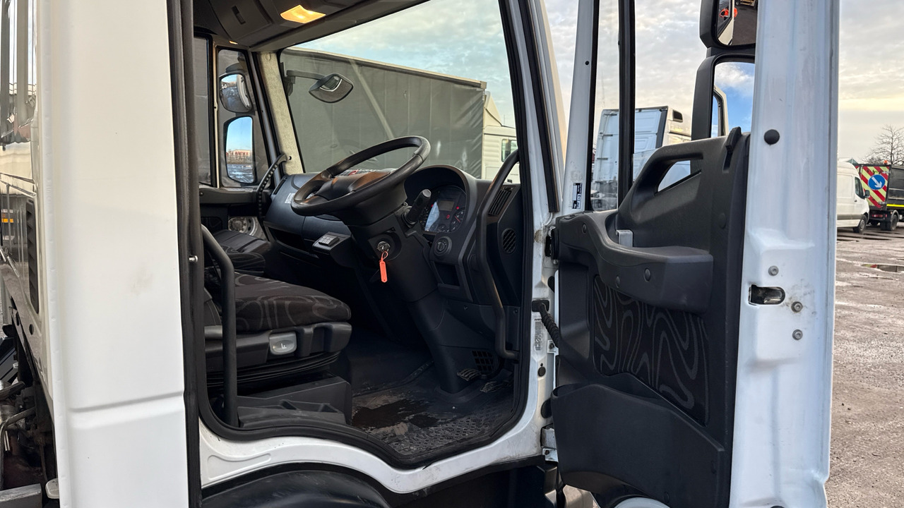 IVECO EUROCARGO 75E19S - Camión lona: foto 5 IVECO EUROCARGO 75E19S - Camión lona: foto 5