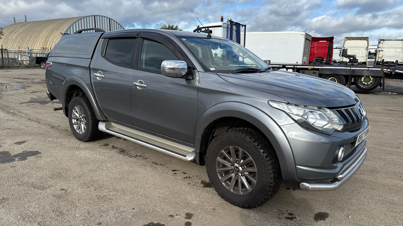 MITSUBISHI L200  DI-D 178 Barbarian - Pick-up, Furgoneta combi: foto 1 MITSUBISHI L200  DI-D 178 Barbarian - Pick-up, Furgoneta combi: foto 1
