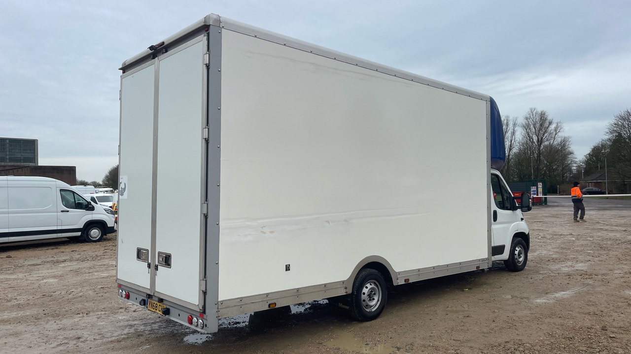 Peugeot Boxer 335 2.0 BLUE HDI 130PS - Furgoneta caja cerrada: foto 4 Peugeot Boxer 335 2.0 BLUE HDI 130PS - Furgoneta caja cerrada: foto 4