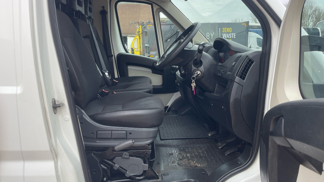 Peugeot Boxer 335 2.0 BLUE HDI 130PS - Furgoneta caja cerrada: foto 5 Peugeot Boxer 335 2.0 BLUE HDI 130PS - Furgoneta caja cerrada: foto 5