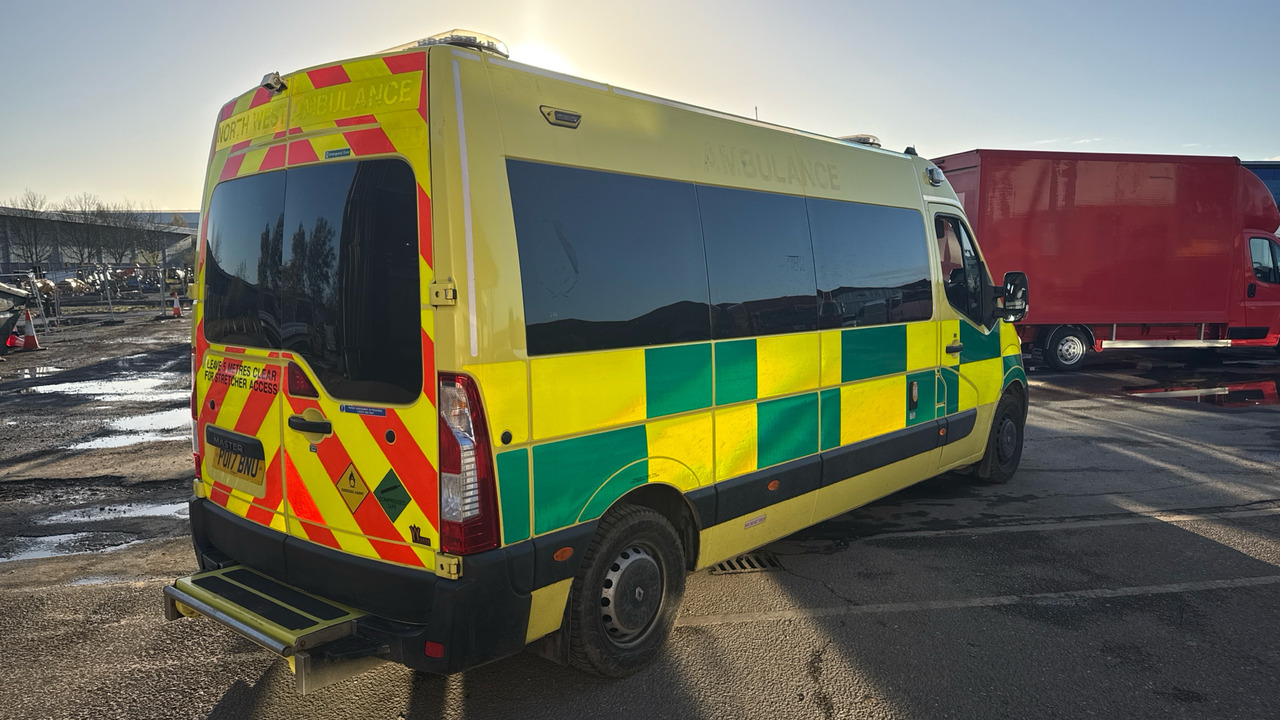 RENAULT MASTER 150.39 - Ambulancia: foto 4 RENAULT MASTER 150.39 - Ambulancia: foto 4