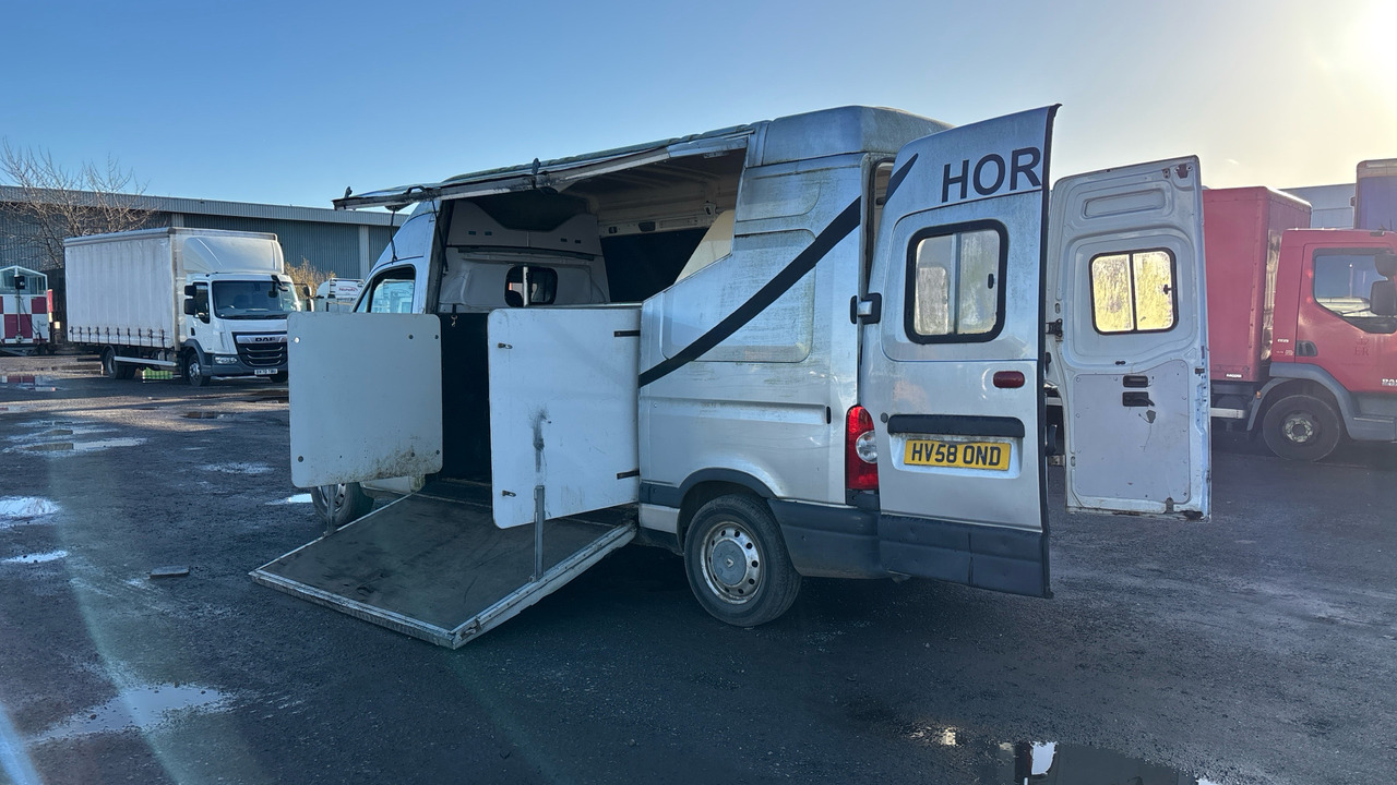 RENAULT MASTER LH35 DCi 120PS - Camión para caballos: foto 3 RENAULT MASTER LH35 DCi 120PS - Camión para caballos: foto 3