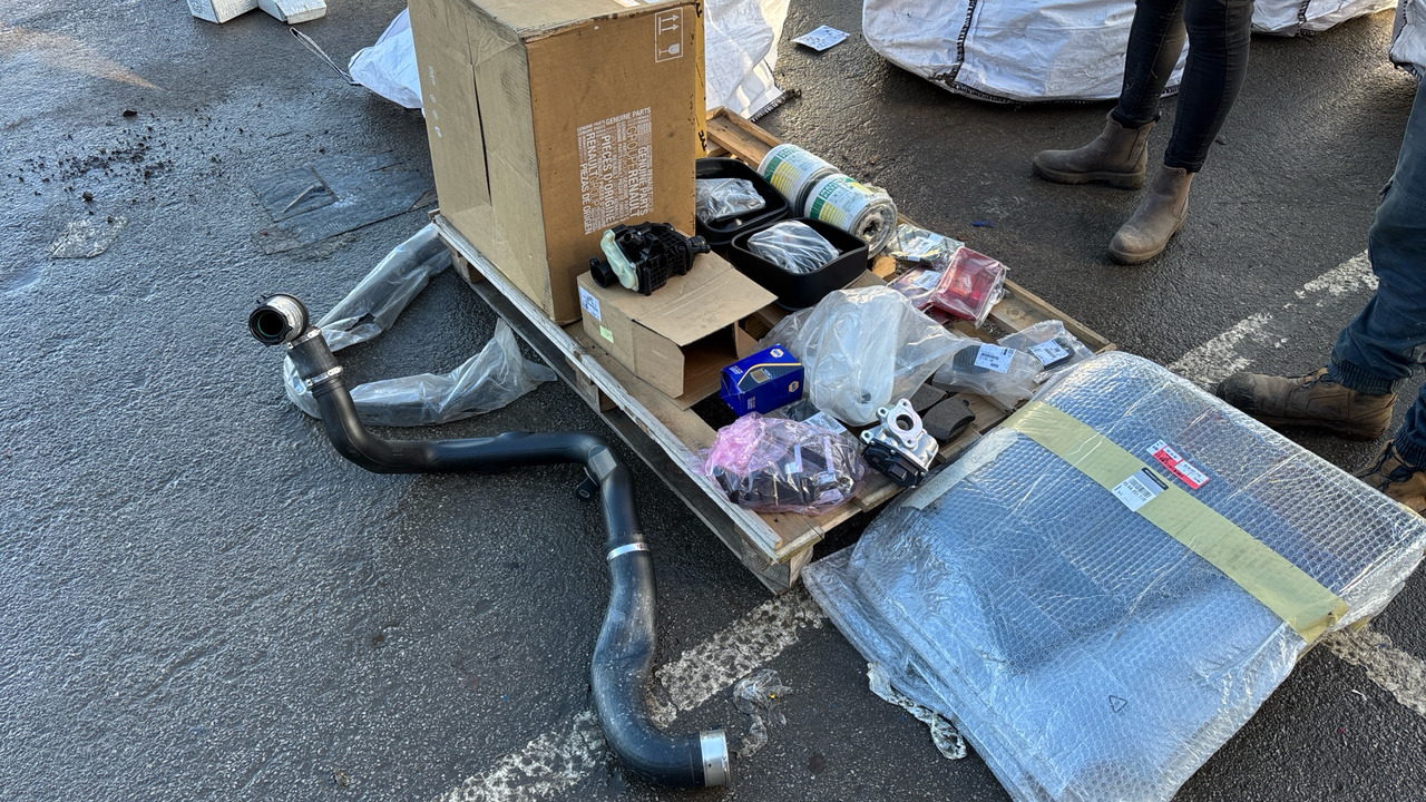 RENAULT PARTS - Equipo de construcción: foto 1 RENAULT PARTS - Equipo de construcción: foto 1